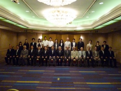 平成27年度の研究助成金贈呈式は、平成27年6月18日（木）東京ガーデンパレスに於いて開催。